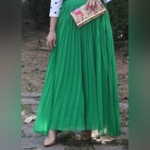 Dainty Jewells Pleated Maxi Skirt Size S Green